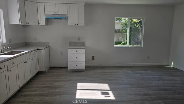 $2,650 | 17615 Victory Boulevard, Lake Balboa, CA 91406