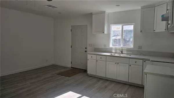 $2,650 | 17615 Victory Boulevard, Lake Balboa, CA 91406