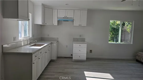 $2,650 | 17615 Victory Boulevard, Lake Balboa, CA 91406