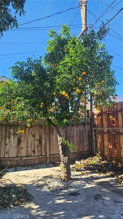 $2,650 | 17615 Victory Boulevard, Lake Balboa, CA 91406