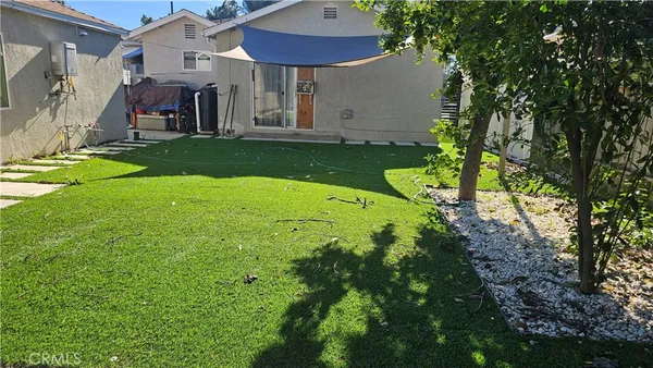 $2,650 | 17615 Victory Boulevard, Lake Balboa, CA 91406