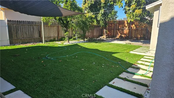 $2,650 | 17615 Victory Boulevard, Lake Balboa, CA 91406