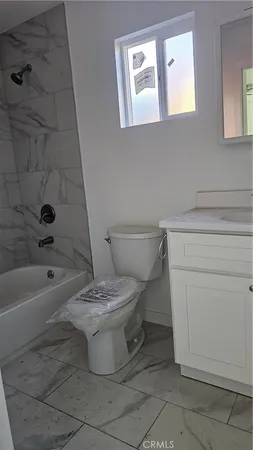 $2,650 | 17615 Victory Boulevard, Lake Balboa, CA 91406