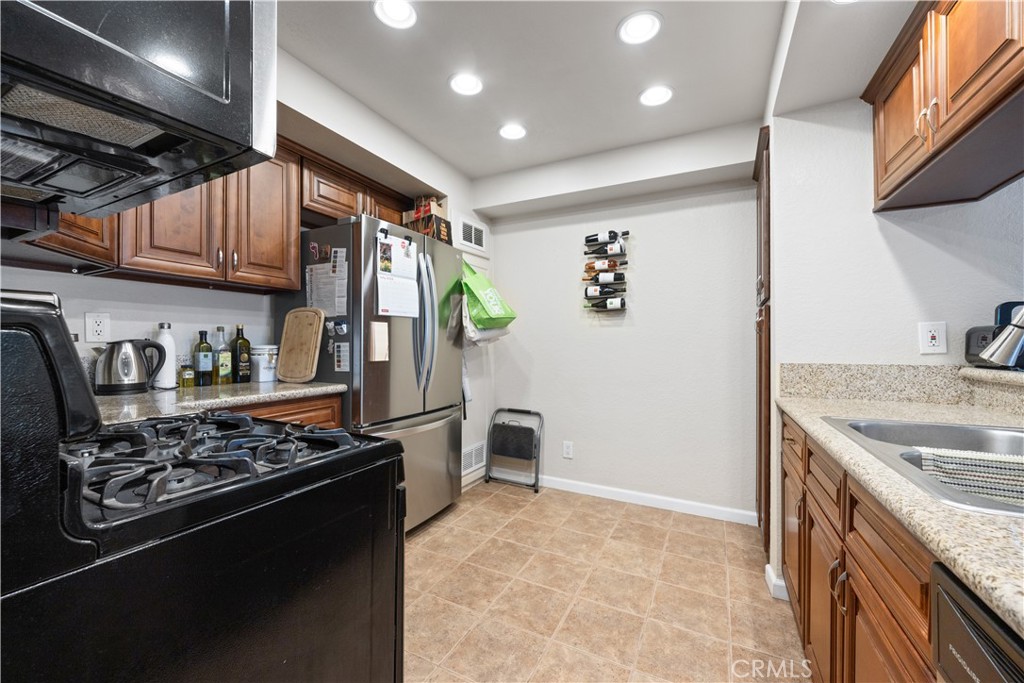 1919 East Beverly Way Long Beach, CA 90802 - Photo 12 of 31 View of kitchen with newer appliances