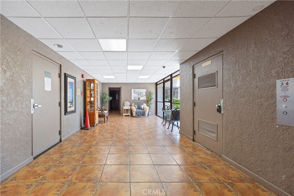1919 East Beverly Way Long Beach, CA 90802 - Photo 2 of 31 Lobby Area
