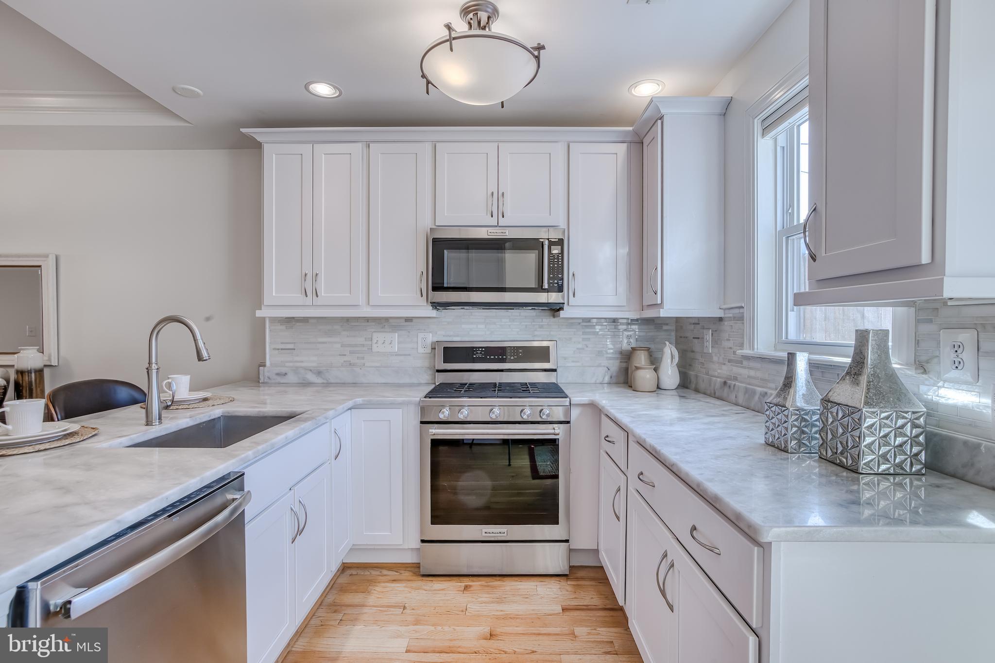 237 16th Street Southeast Washington, DC 20003 - Photo 13 of 47 Awesome workspace