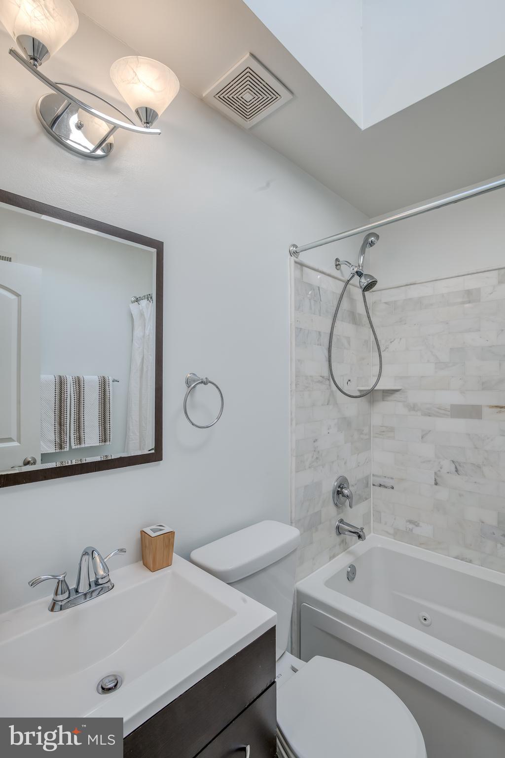 237 16th Street Southeast Washington, DC 20003 - Photo 32 of 47 with tub/shower