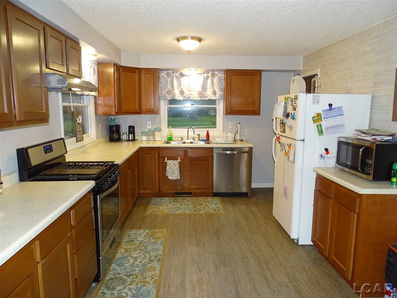 2993 Gady Road Adrian, MI 49221 - Photo 7 of 19 31392460-6.JPG
