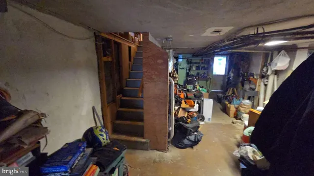 a view of livingroom with furniture and windows