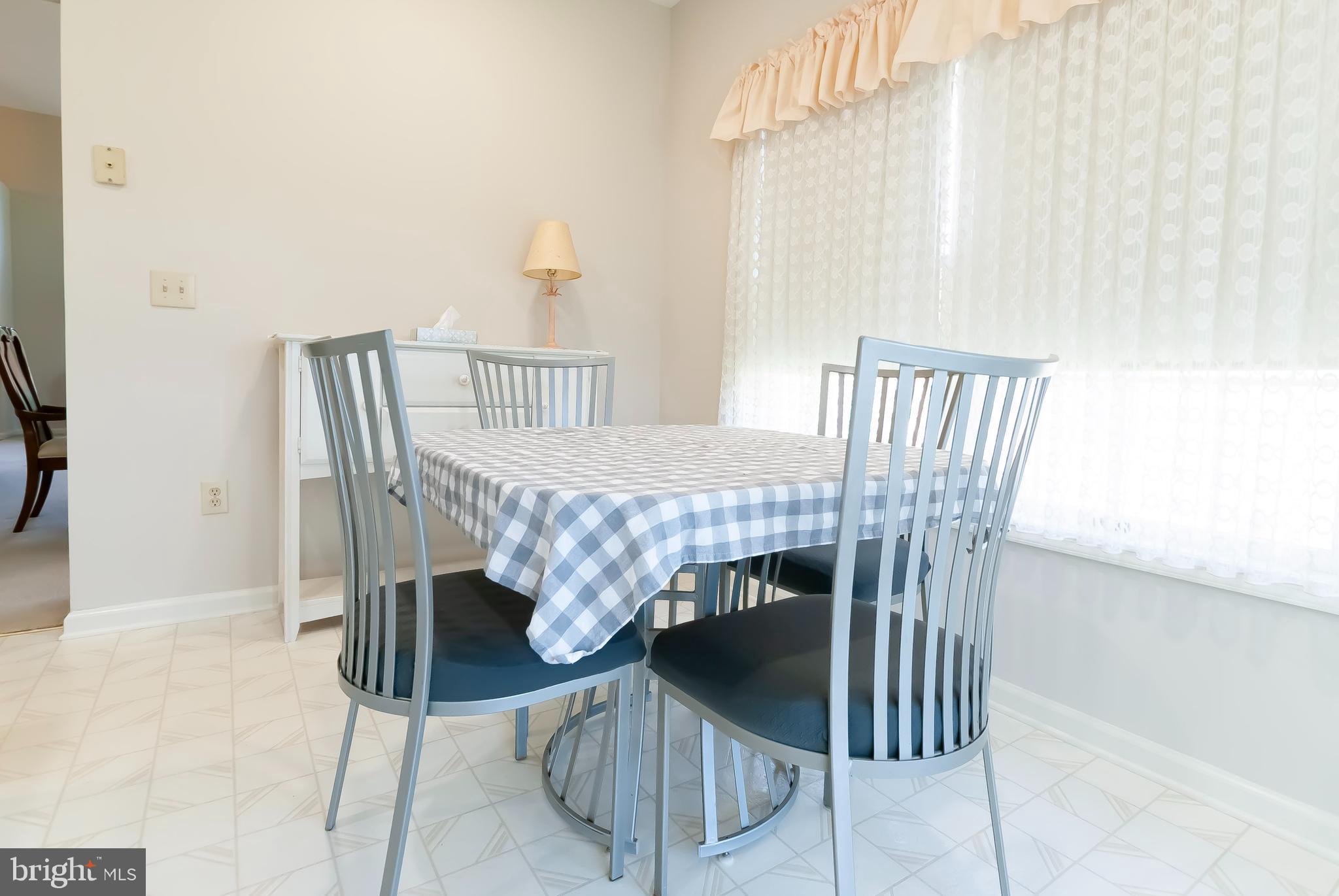 89 Lantern Lane Columbus, NJ 08022 - Photo 19 of 55 a view of a dining room with furniture