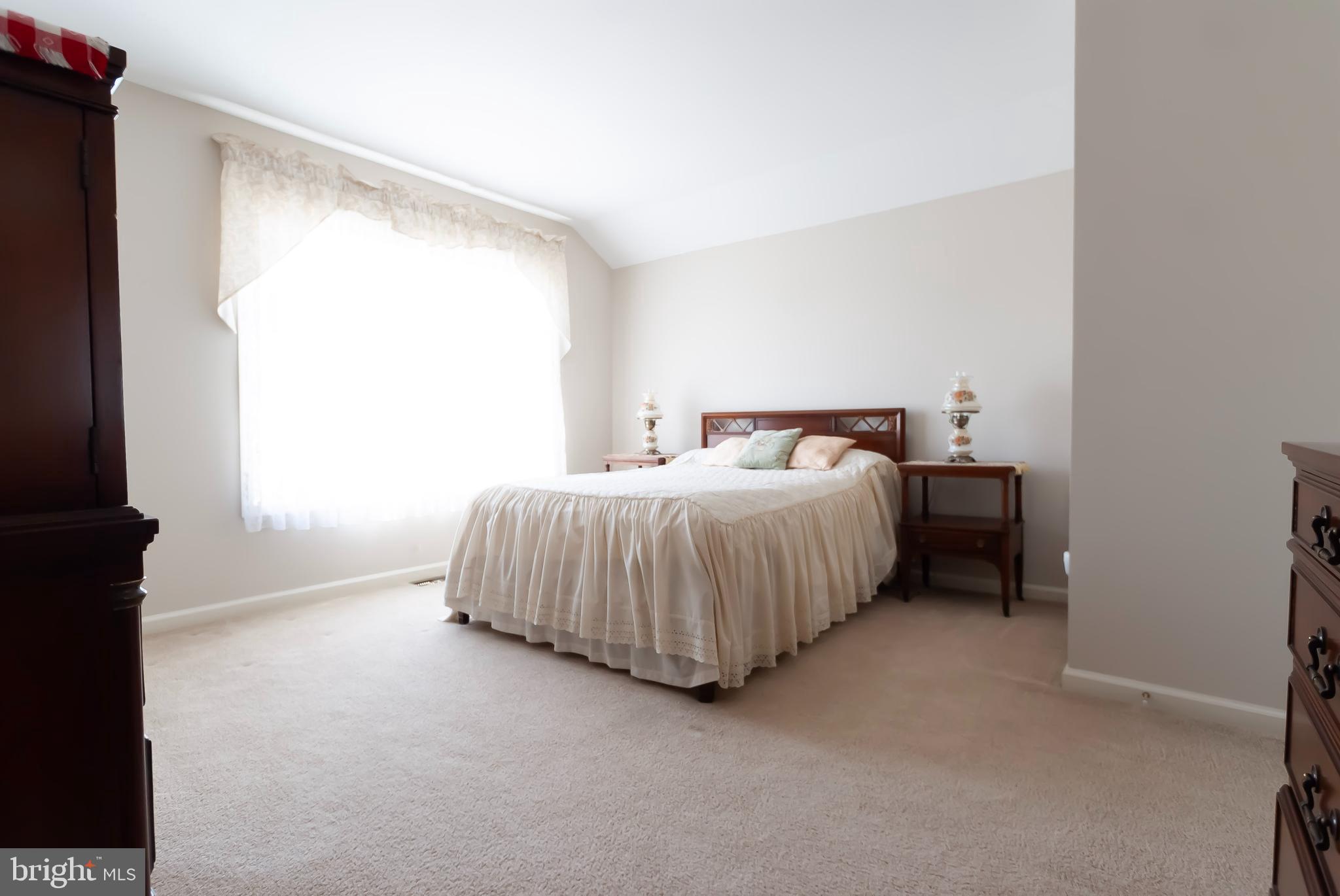 89 Lantern Lane Columbus, NJ 08022 - Photo 32 of 55 a bedroom with a bed and a window