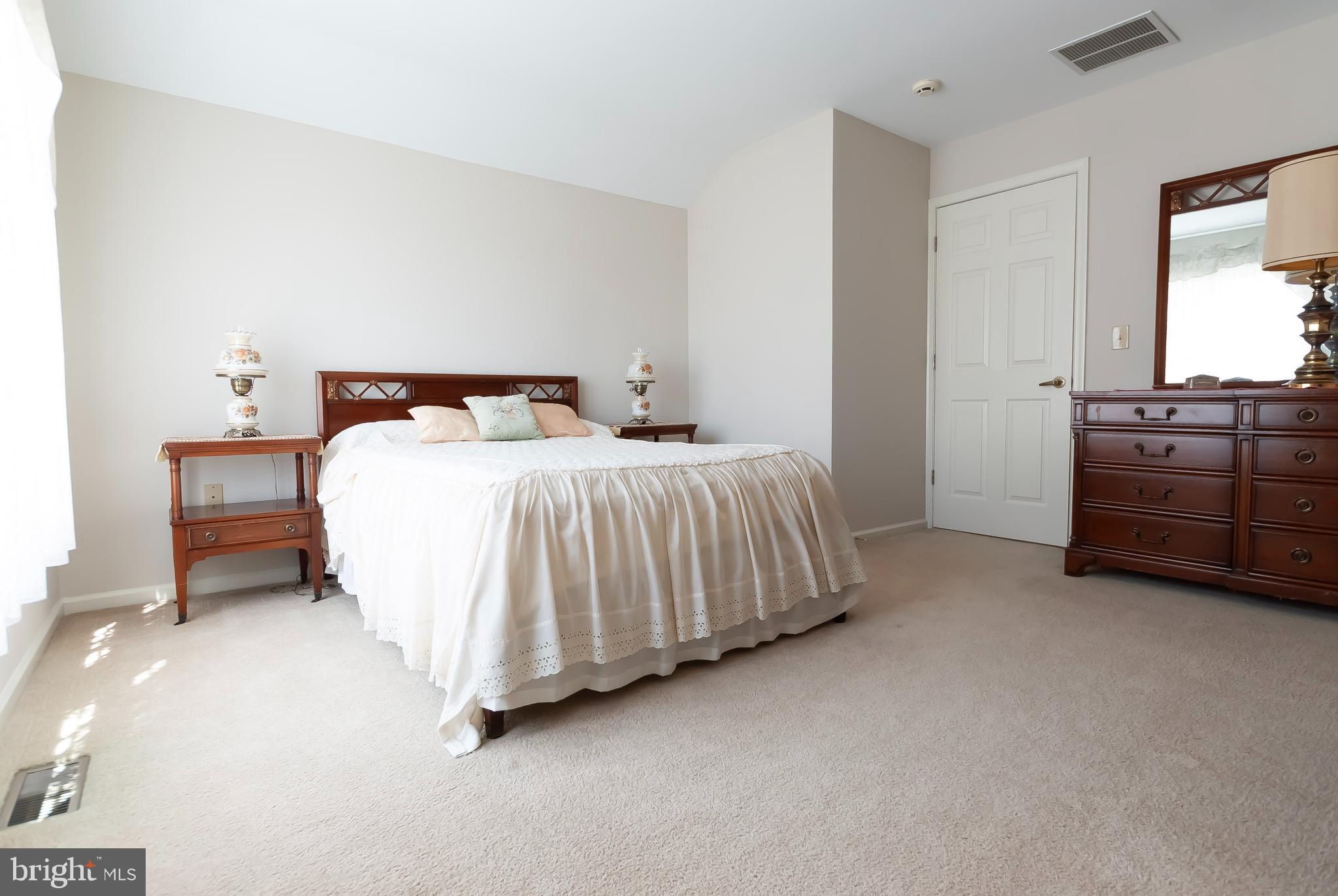 89 Lantern Lane Columbus, NJ 08022 - Photo 34 of 55 a bedroom with a bed and furniture