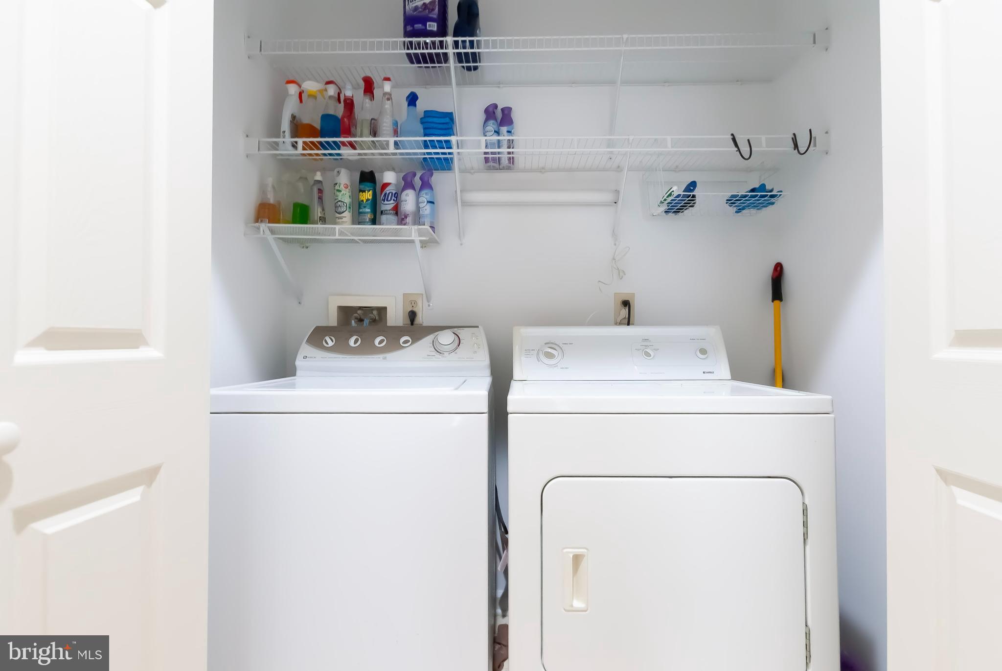 89 Lantern Lane Columbus, NJ 08022 - Photo 40 of 55 a utility room with dryer and washer