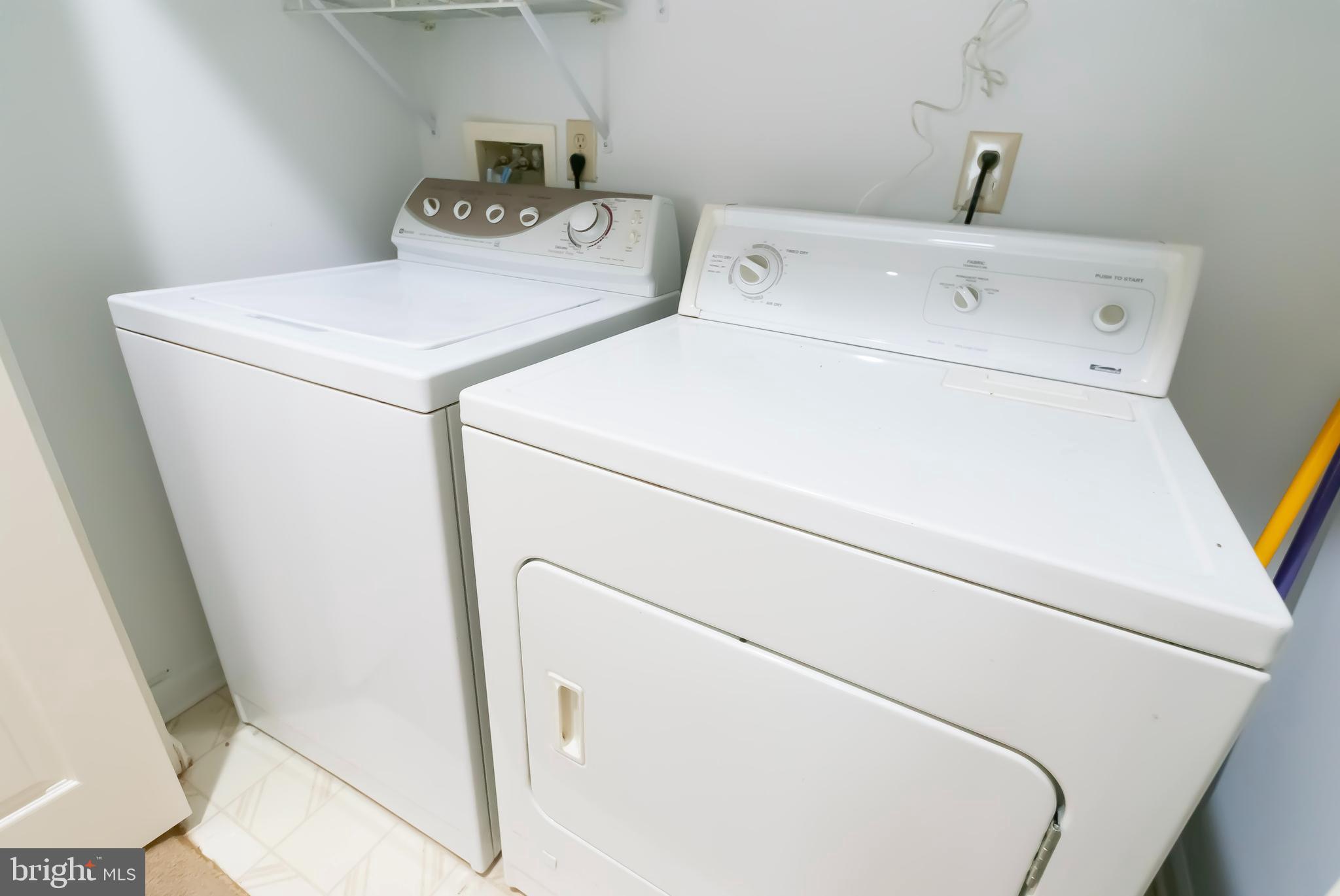 89 Lantern Lane Columbus, NJ 08022 - Photo 41 of 55 a utility room with dryer and washer