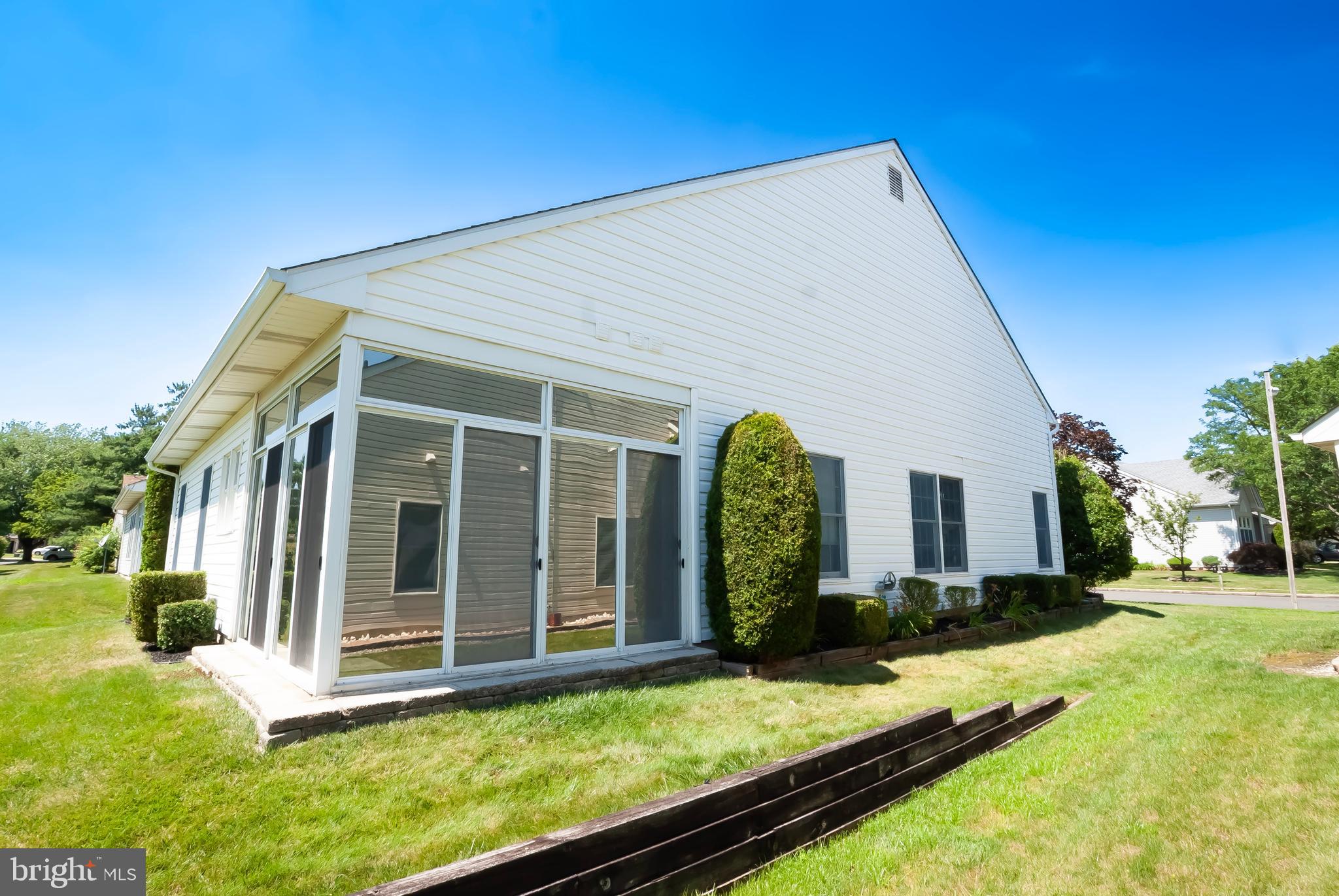 89 Lantern Lane Columbus, NJ 08022 - Photo 46 of 55 a view of a house with yard and porch