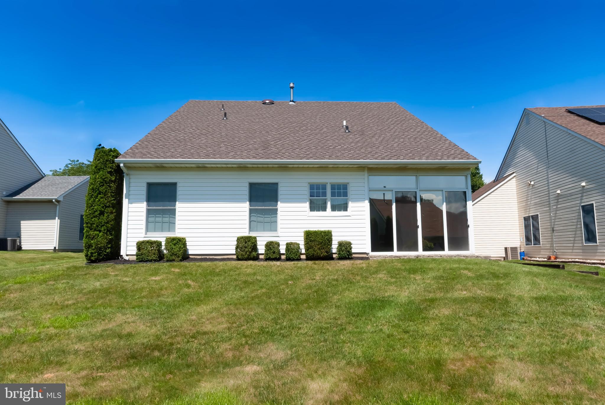 89 Lantern Lane Columbus, NJ 08022 - Photo 50 of 55 a view of a house with a yard