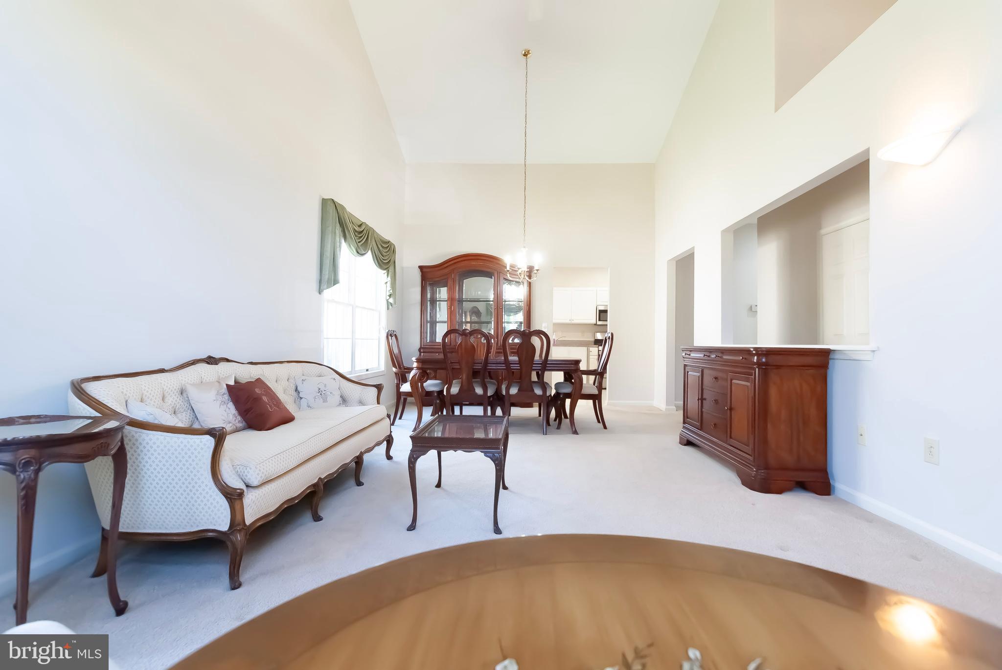 89 Lantern Lane Columbus, NJ 08022 - Photo 8 of 55 a living room with furniture and kitchen view