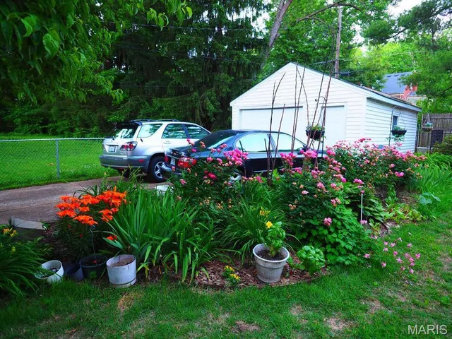 $1,700 | 2932 Delavan Drive, St. Louis, MO 63121