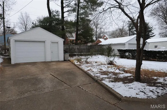 $1,700 | 2932 Delavan Drive, St. Louis, MO 63121