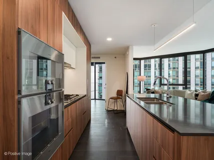 $895,000 | 211 North Harbor Drive, Unit 1801, Chicago, IL 60601