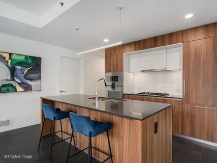 $895,000 | 211 North Harbor Drive, Unit 1801, Chicago, IL 60601