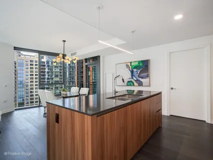 $895,000 | 211 North Harbor Drive, Unit 1801, Chicago, IL 60601
