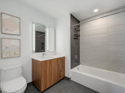 $895,000 | 211 North Harbor Drive, Unit 1801, Chicago, IL 60601
