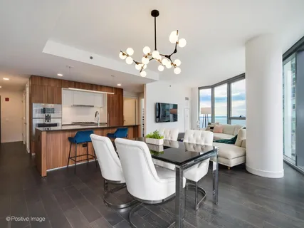 $895,000 | 211 North Harbor Drive, Unit 1801, Chicago, IL 60601