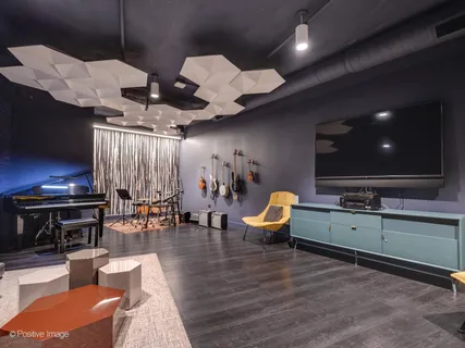 $895,000 | 211 North Harbor Drive, Unit 1801, Chicago, IL 60601