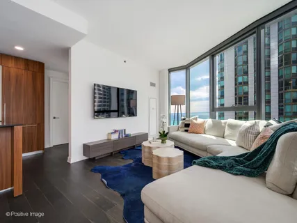 $895,000 | 211 North Harbor Drive, Unit 1801, Chicago, IL 60601