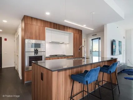 $895,000 | 211 North Harbor Drive, Unit 1801, Chicago, IL 60601