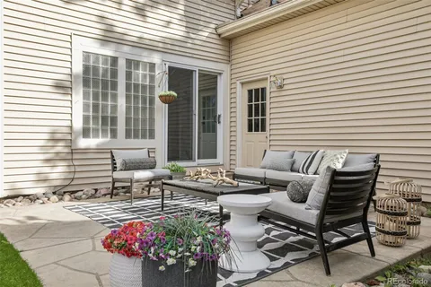 a view of yard with green space