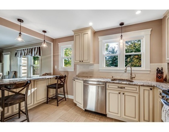 33 Elm Street, Unit 2 Wakefield, MA 01880 - Photo 8 of 25