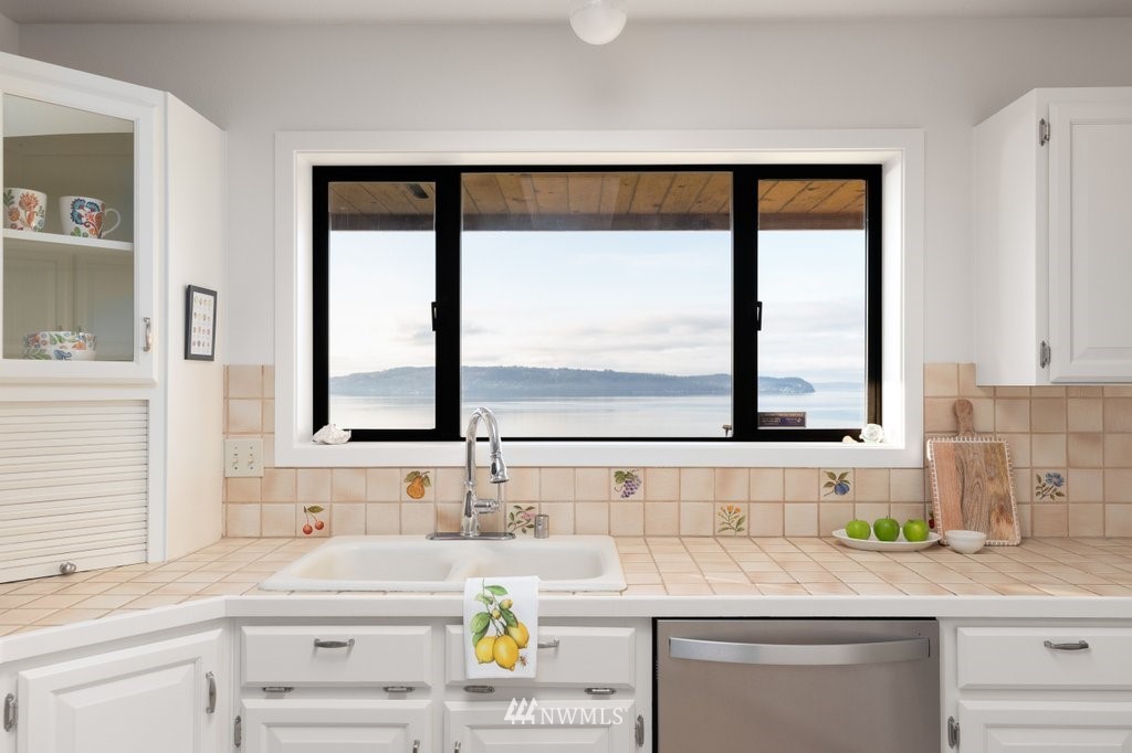 1860 East Hunskor Road Oak Harbor, WA 98277 - Photo 14 of 40 a bathroom with a sink and a window