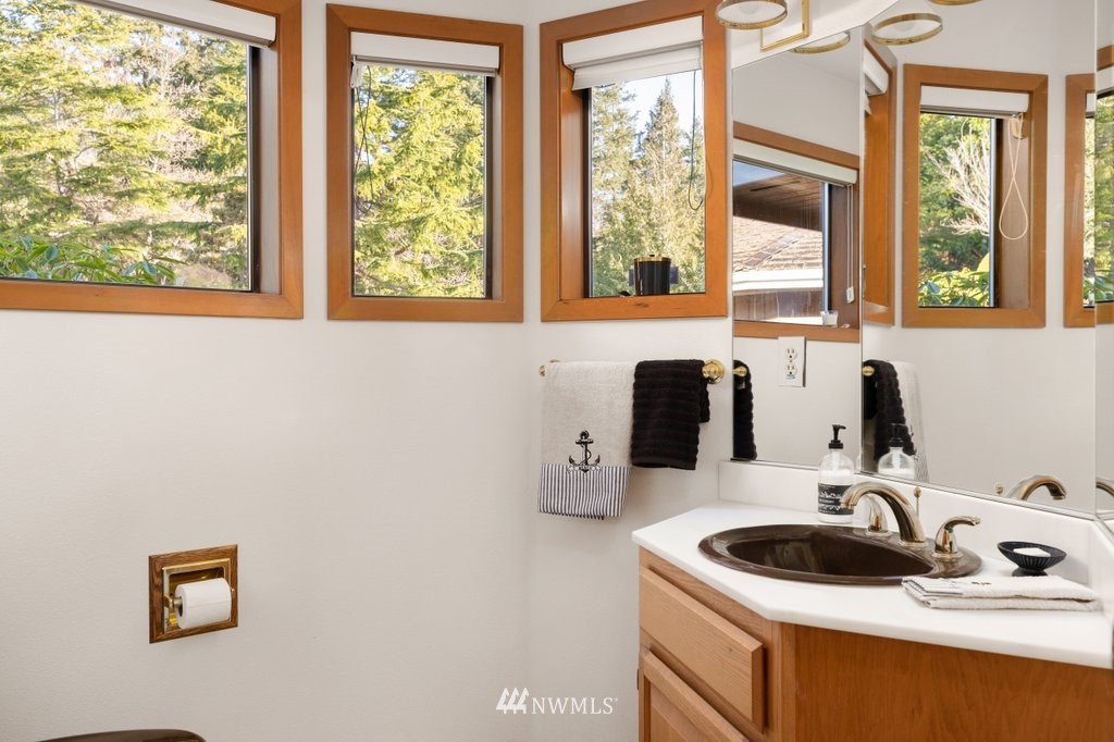 1860 East Hunskor Road Oak Harbor, WA 98277 - Photo 18 of 40 a bathroom with a sink and a window