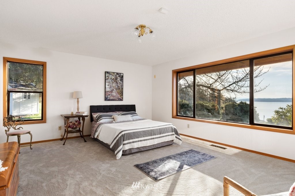 1860 East Hunskor Road Oak Harbor, WA 98277 - Photo 20 of 40 a spacious bedroom with a large bed and a large window