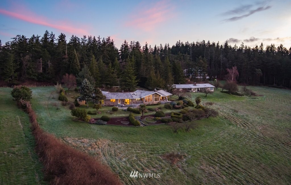 1860 East Hunskor Road Oak Harbor, WA 98277 - Photo 38 of 40 a view of a garden with sitting area