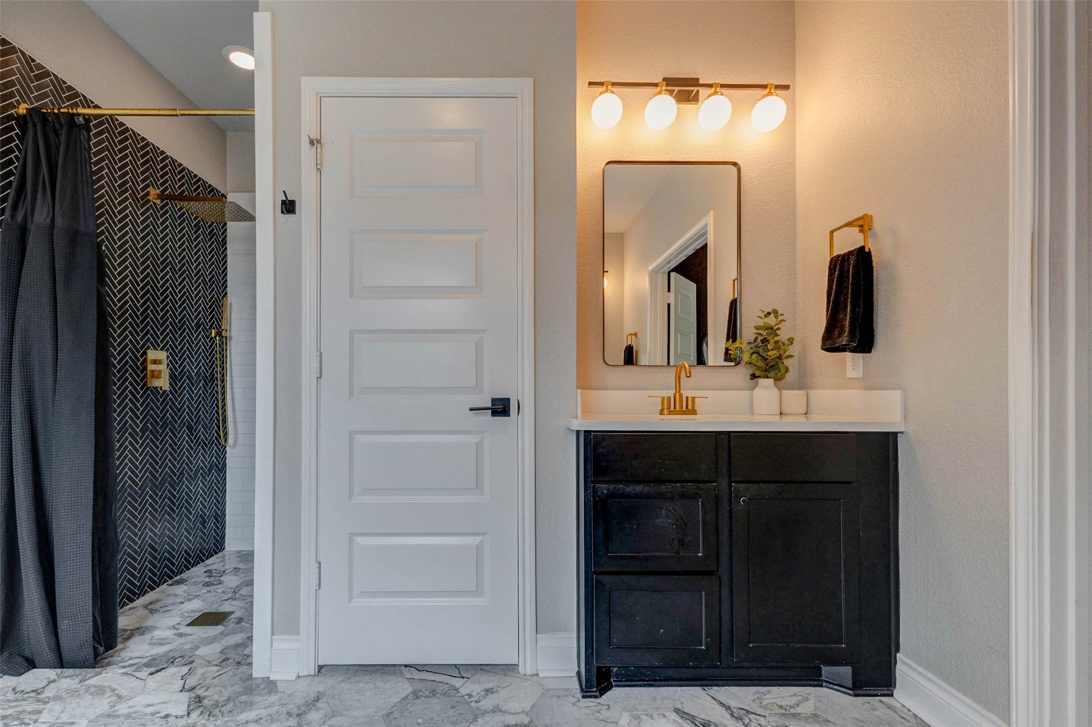 4303 Tupelo Leaf Court Manvel, TX 77578 - Photo 33 of 50 a bathroom with a sink a vanity and a mirror