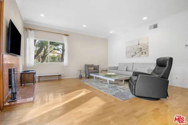 $5,900 | 916 15th Street, Unit 1, Santa Monica, CA 90403