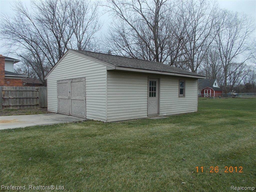 44025 Warren Road Canton, MI 48187 - Photo 4 of 24 Garage 2