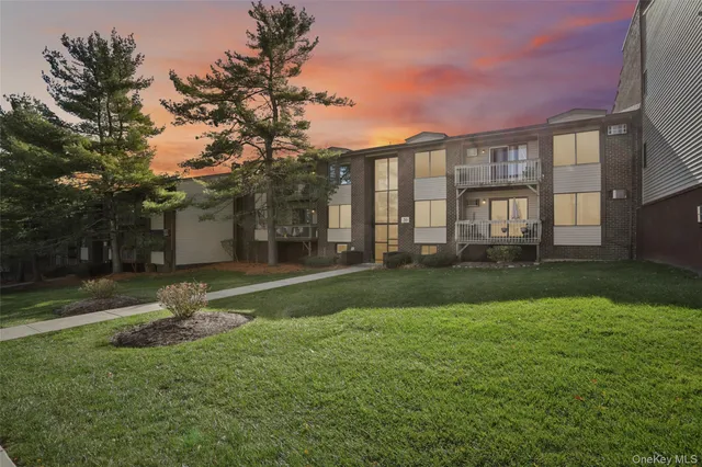 a view of a house with backyard and garden