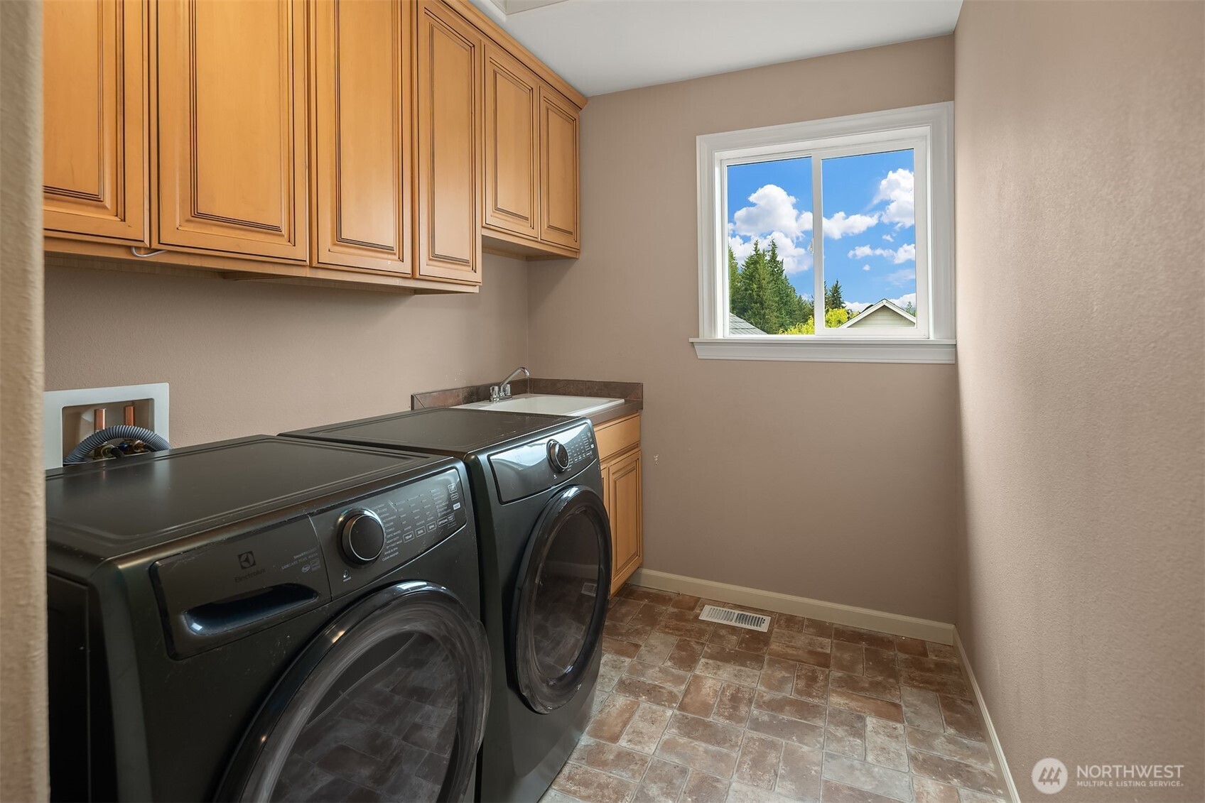 12902 194th Ave Court East Bonney Lake, WA 98391 - Photo 27 of 40 a utility room with dryer and washer