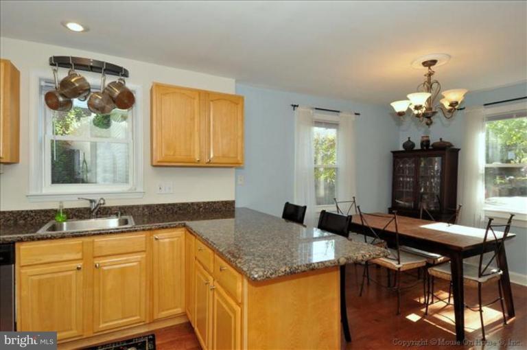10004 Raynor Road Silver Spring, MD 20901 - Photo 13 of 29 Kitchen/Dining Room