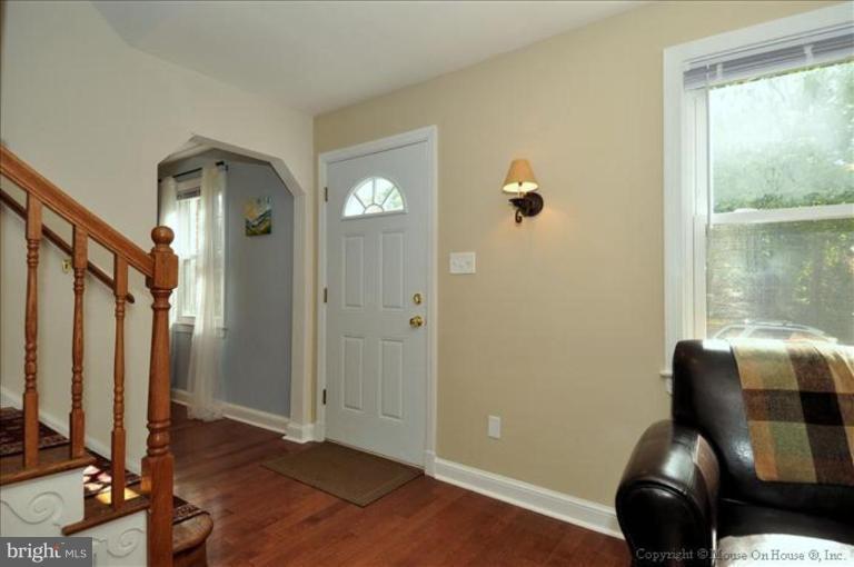 10004 Raynor Road Silver Spring, MD 20901 - Photo 5 of 29 Entrance / Foyer