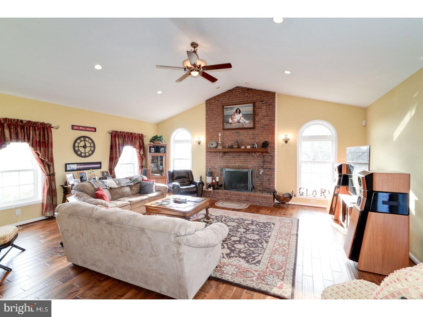 157 Bridgeton Road Elmer, NJ 08318 - Photo 12 of 25 Living Room