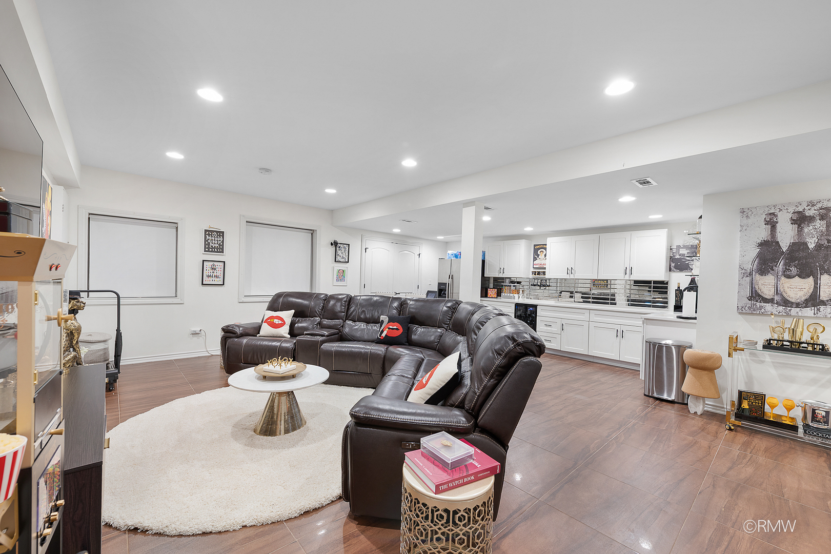 2459 Nicola Court Addison, IL 60101 - Photo 21 of 35 a living room with furniture and a wooden floor