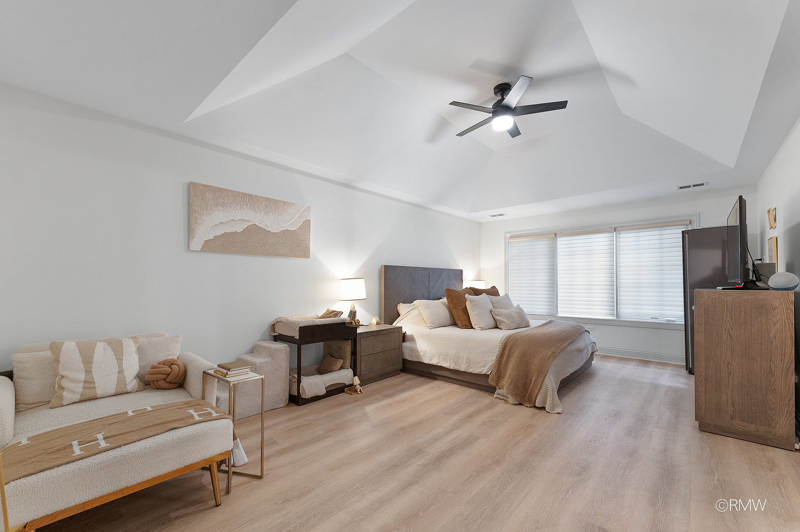 2459 Nicola Court Addison, IL 60101 - Photo 24 of 35 a bed room with bed and a couch