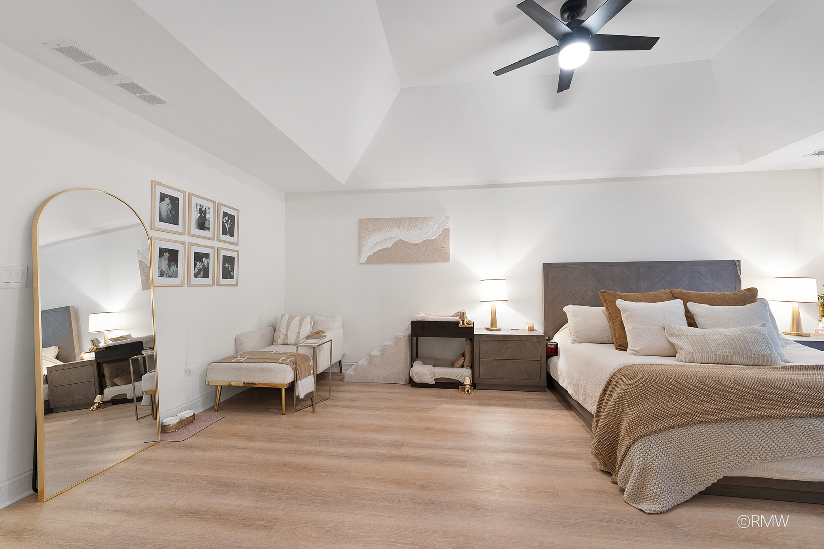 2459 Nicola Court Addison, IL 60101 - Photo 25 of 35 a living room with furniture