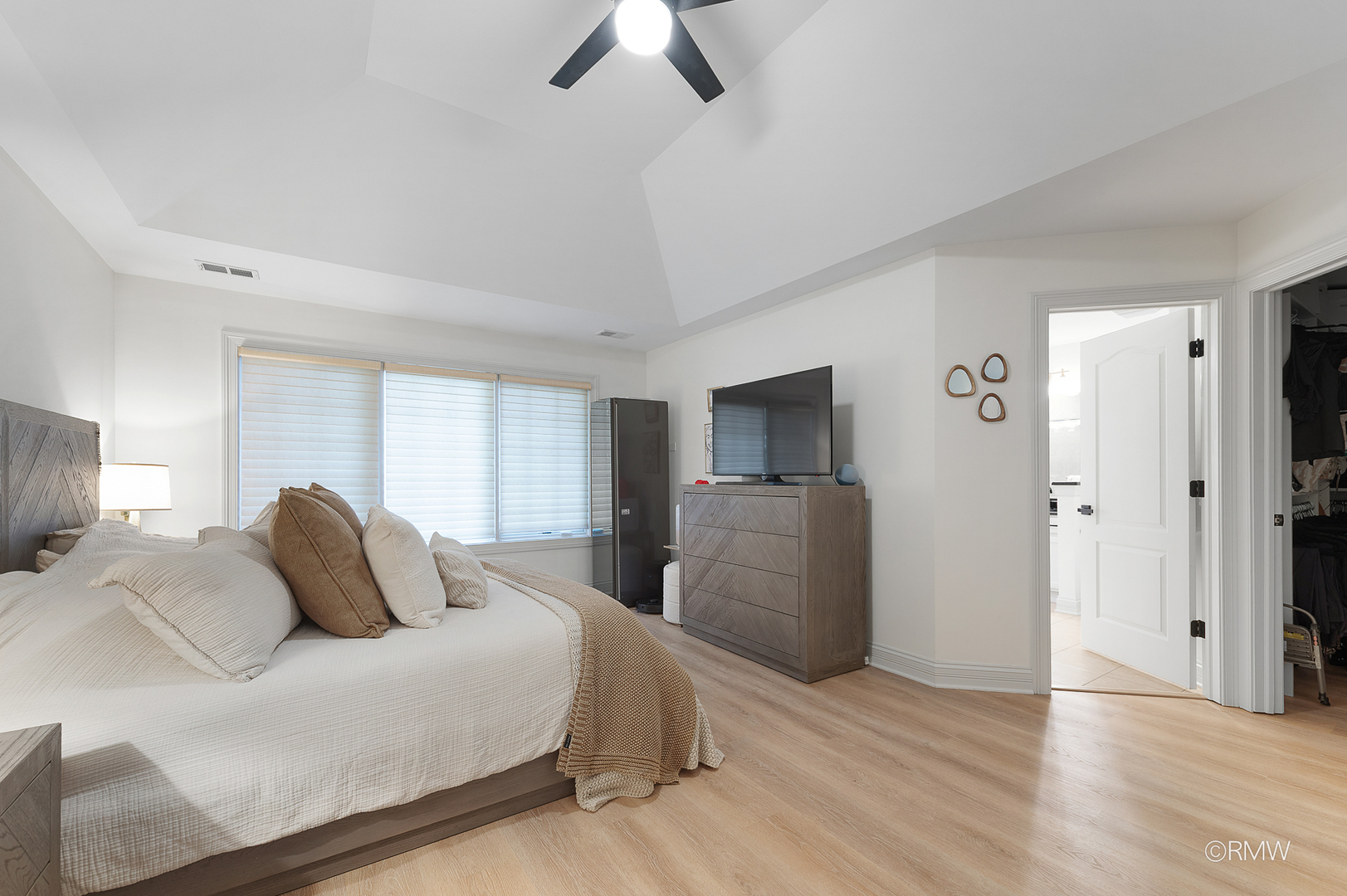 2459 Nicola Court Addison, IL 60101 - Photo 26 of 35 a bedroom with a bed and a chandelier