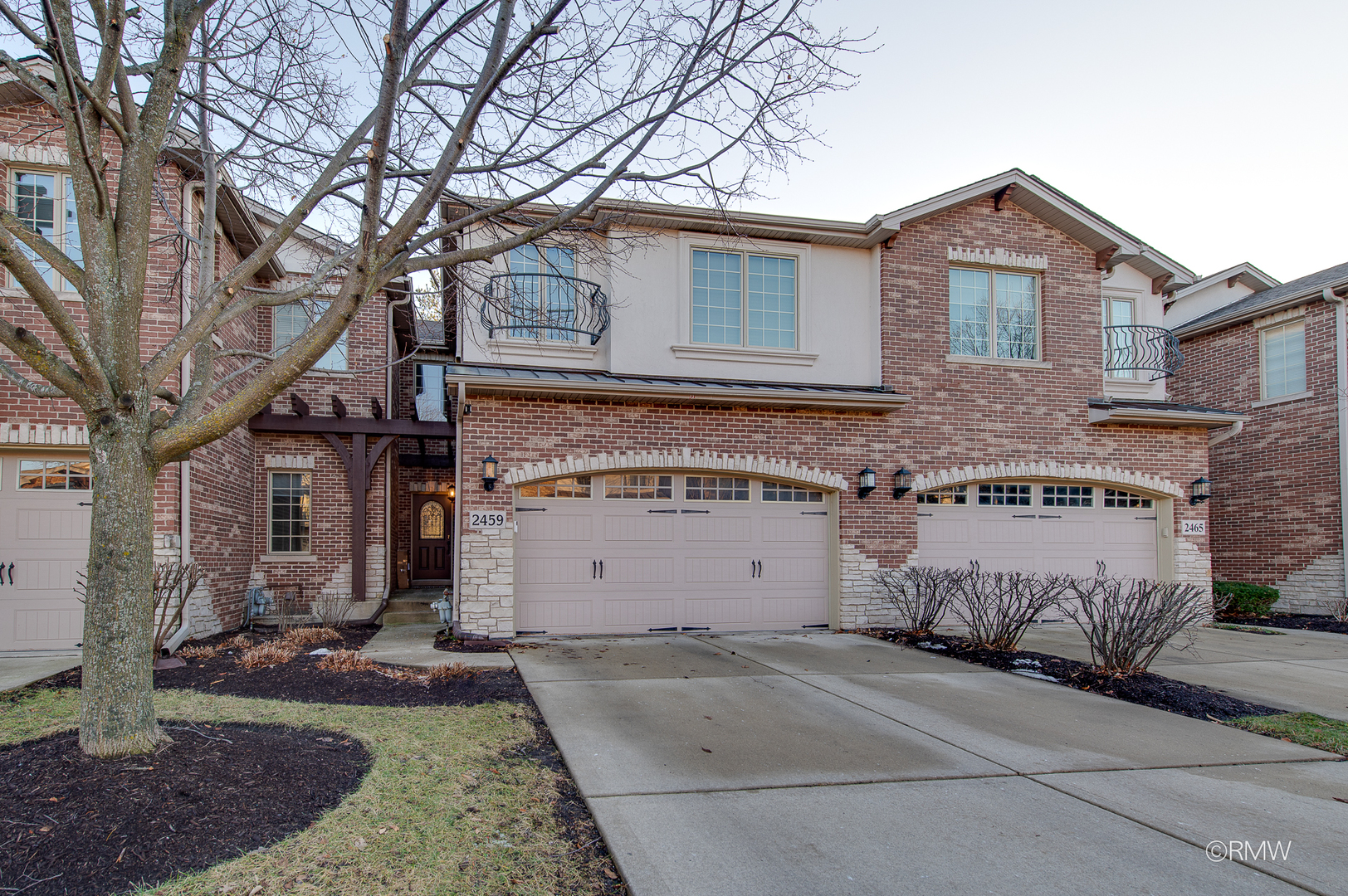 2459 Nicola Court Addison, IL 60101 - Photo 4 of 35 a view of a white building